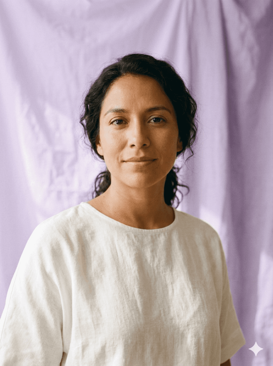 Mujer serena en retrato